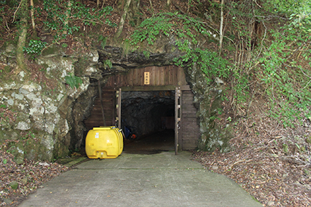 マルチウォーター 富栖鉱山の坑道内の写真